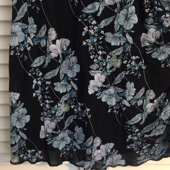 Nine & Co front wrap tank - Picture 2 of 4